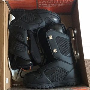 NEVER WORN ThirtyTwo Women’s Snowboarding Boots